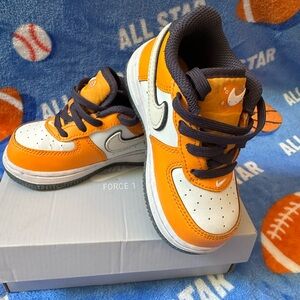 Nike Kids Orange, White and Black Low-Top Sneakers